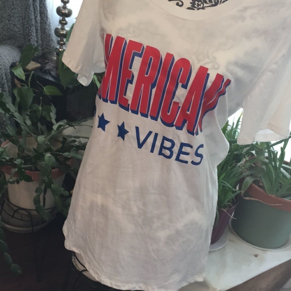 AMERICAN VIBES Tee 